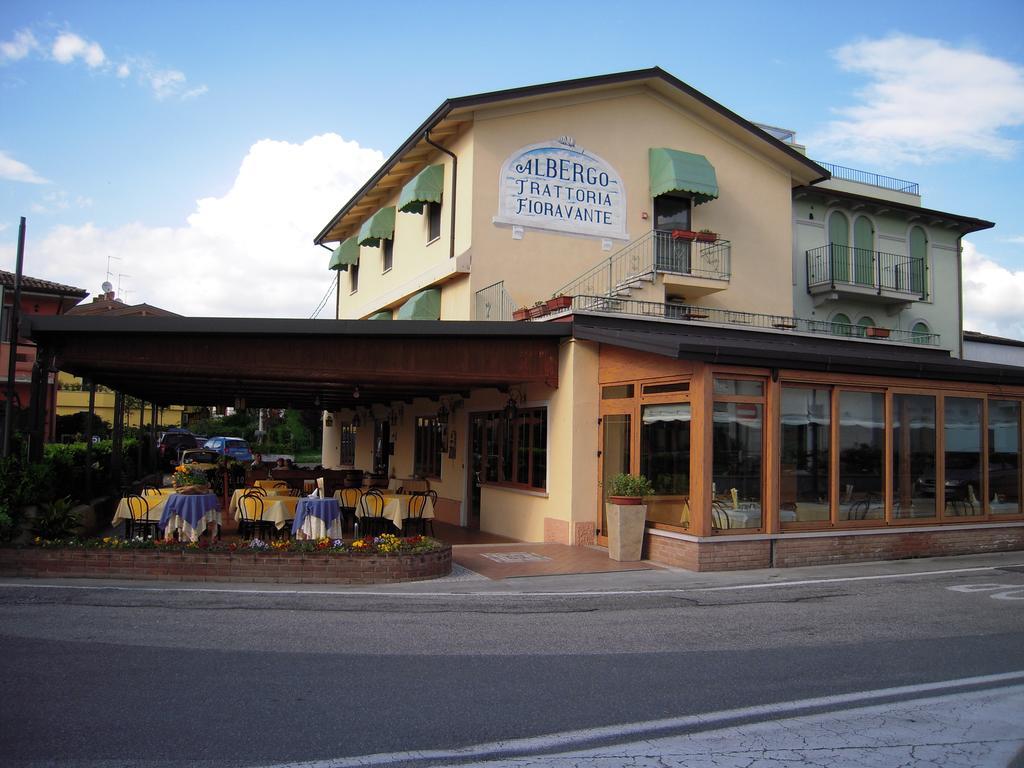 Albergo Trattoria Fioravante Peschiera del Garda Kültér fotó